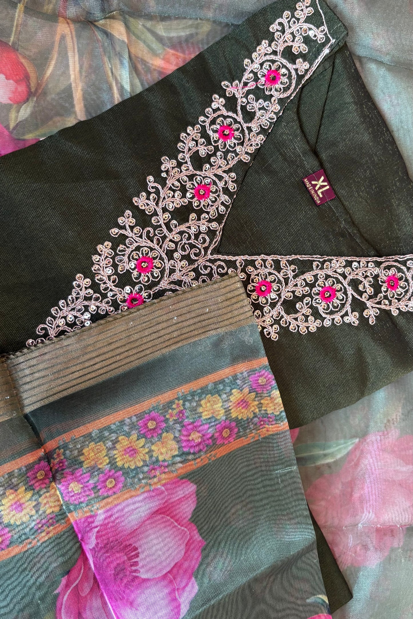 Mahendu Phooldani suit set with dupatta