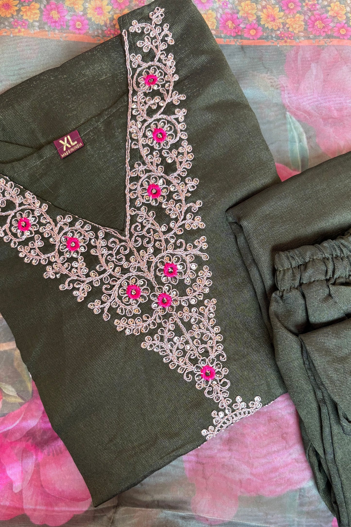 Mahendu Phooldani suit set with dupatta