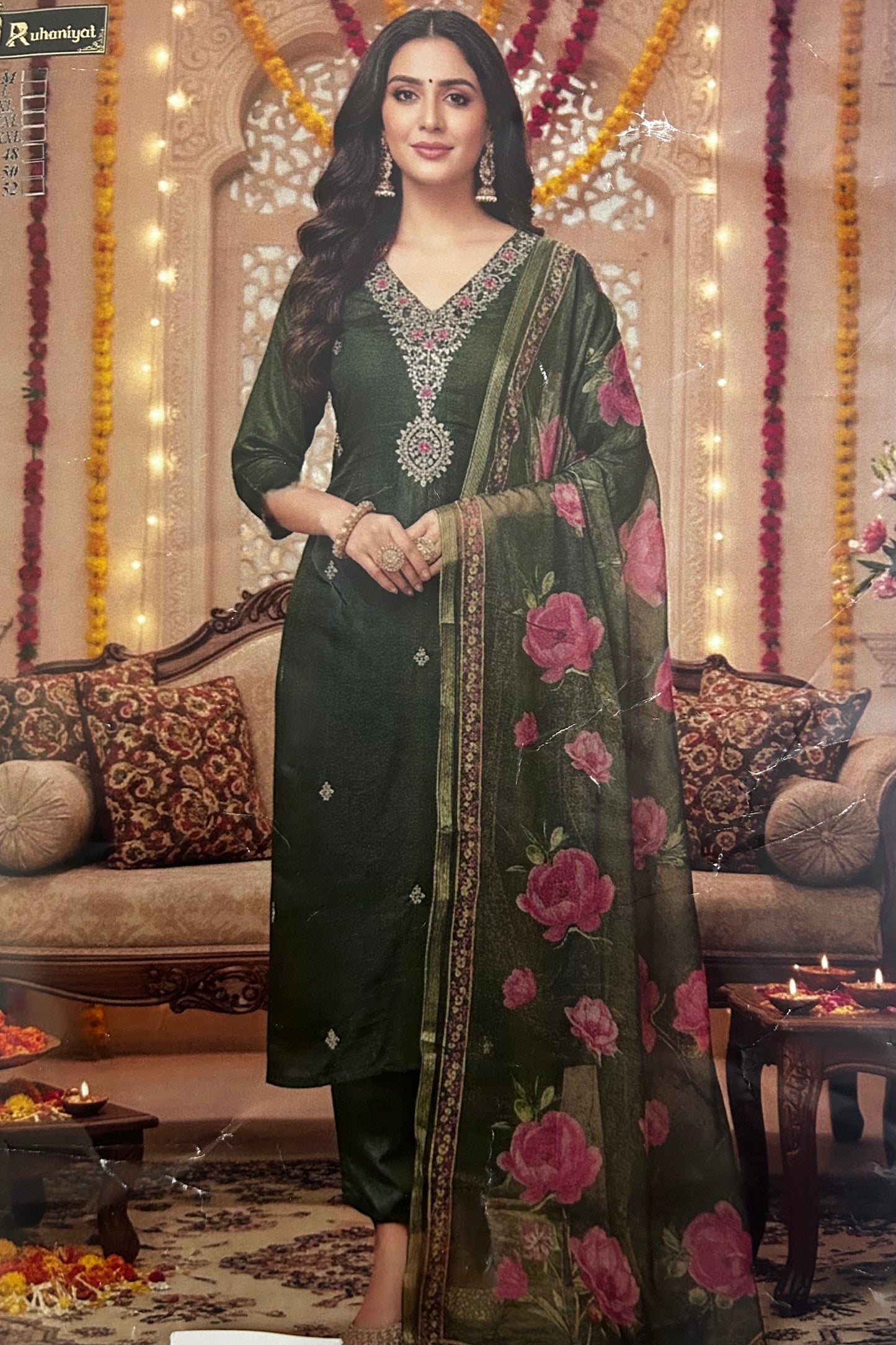 Mahendu Phooldani suit set with dupatta
